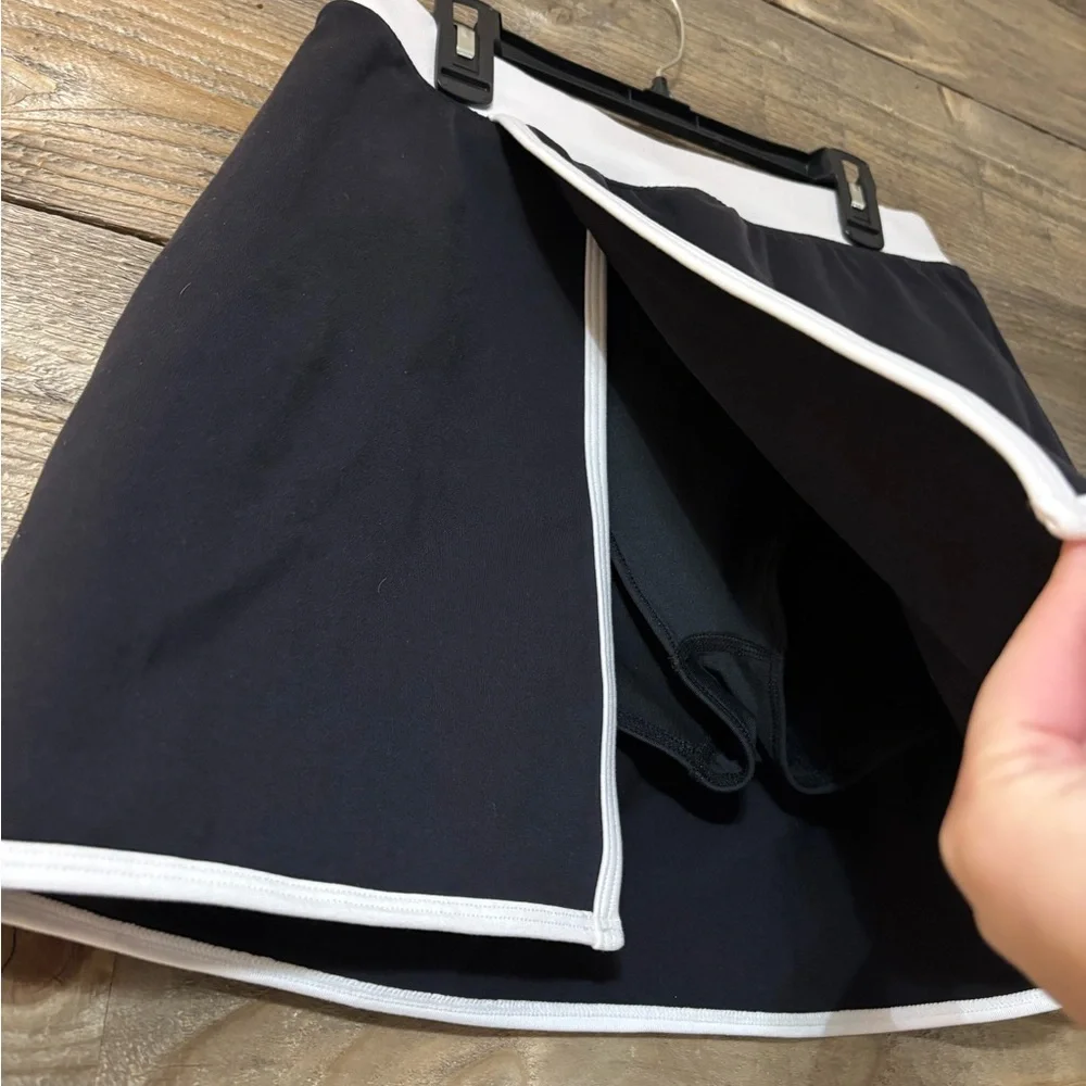 ALO Yoga Black Skirt with White Trim